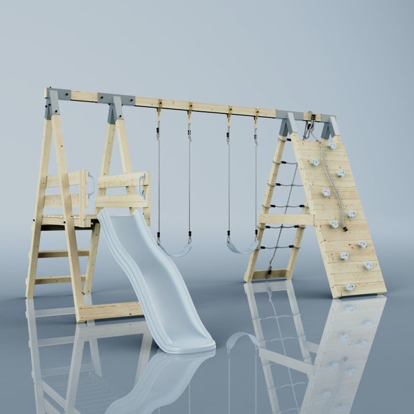 Spielturm aus Holz mit Rutsche, zwei Schaukeln und Kletterwand mit Kletterseil.