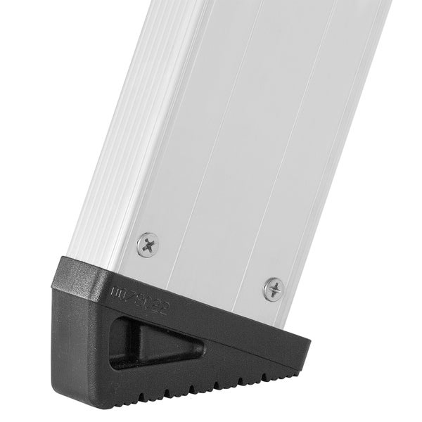 Detail einer Aluminiumleiter mit schwarzem Fuß