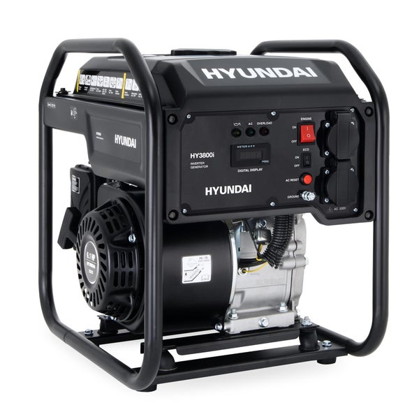 Hyundai Inverter Stromerzeuger HY3800i mit digitaler Anzeige, robustem Rahmen und zwei 230 Volt Steckdosen.