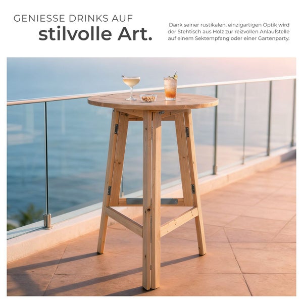 Holzstehtisch mit Getränken und Snacks im Außenbereich