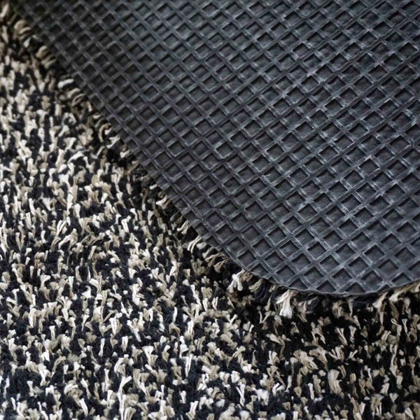 Schmutzfangmatte mit Noppenstruktur auf der Rückseite