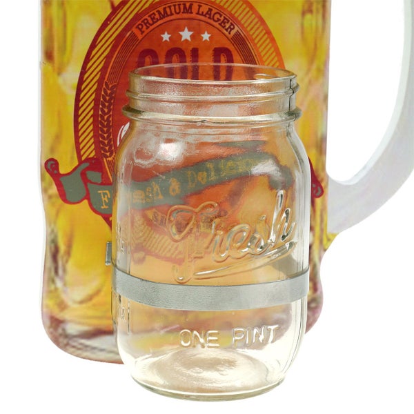 Einmachglas mit Bügel vor Bierkrug