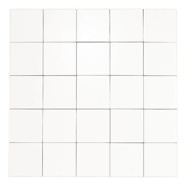Quadratische Wandfliesen in einem Verbundmuster als Beispiel für Wandgestaltung.