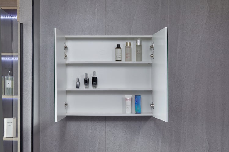 Detailansicht eines Spiegelschranks mit Touch-Schalter und Beleuchtung