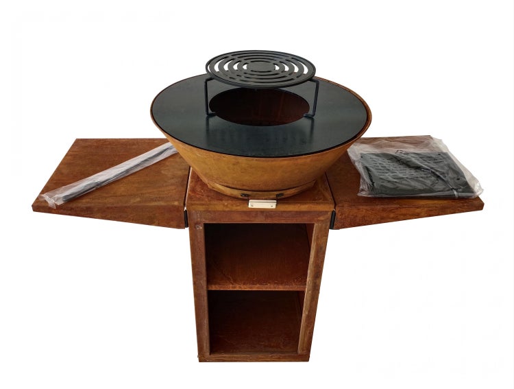 Feuerschale mit Holzregal und Ablageflächen