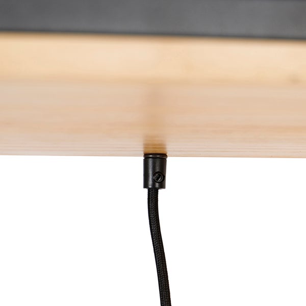 Detailansicht einer Lampe mit Textilkabel