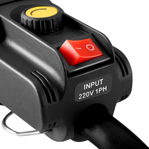 Detailansicht eines Geräts mit Drehknopf, Schalter und einem Aufdruck mit der Angabe 220V 1PH