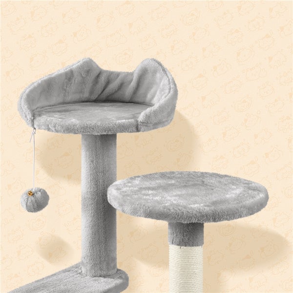 Grauer Kratzbaum mit Liegeflächen und Spielzeug für Katzen