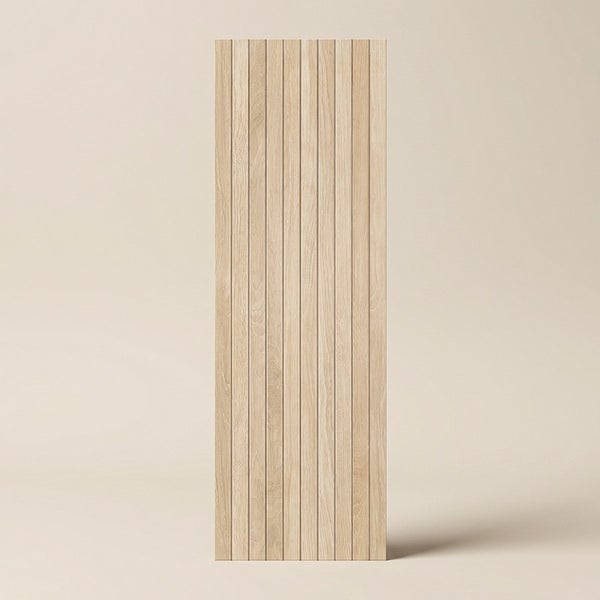 Wandpaneel aus Holz mit vertikaler Lamellenoptik als Akustikpaneel für die Wandverkleidung