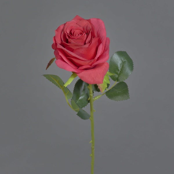 Künstliche rote Rose mit Stiel und grünen Blättern.