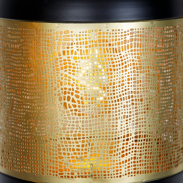Windlicht mit goldfarbenem Lochmuster