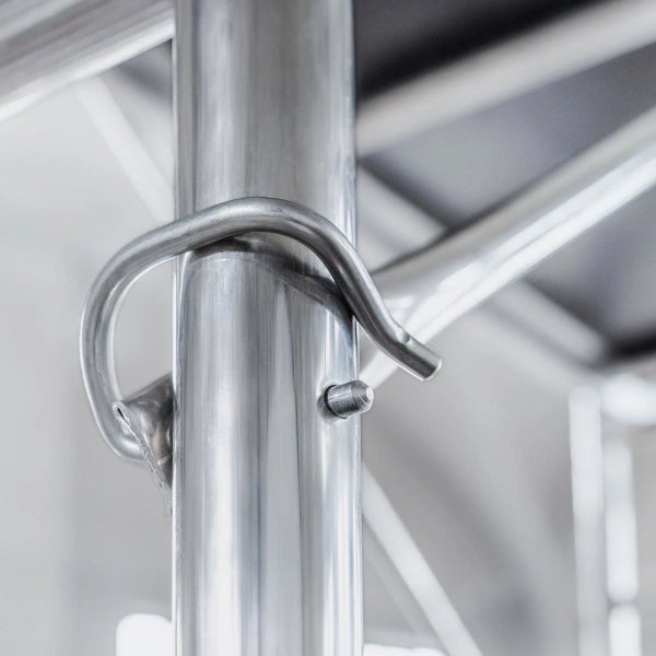 Detailansicht eines Gerüstbauteils mit Bolzen