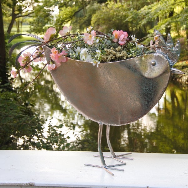 Dekorative Vogel-Pflanzschale aus Metall mit Blumenschmuck