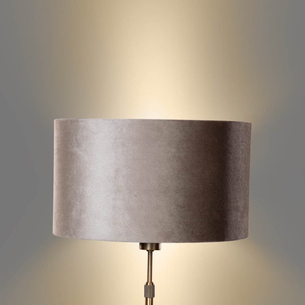 Stehlampe mit Stoffschirm