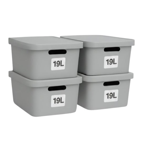 Vier stapelbare graue Kunststoff-Aufbewahrungsboxen mit Deckel, 19 Liter.