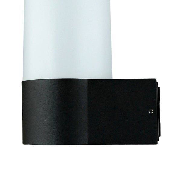 Wandleuchte mit zylindrischem Lampenschirm