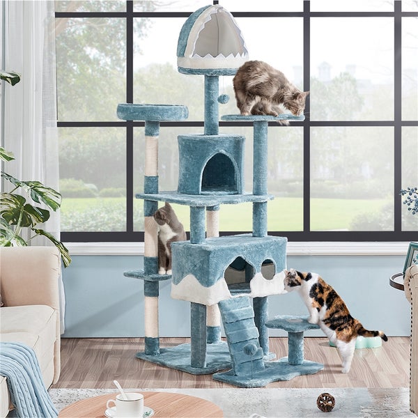 Mehrstöckiger Katzenkratzbaum mit Katzen