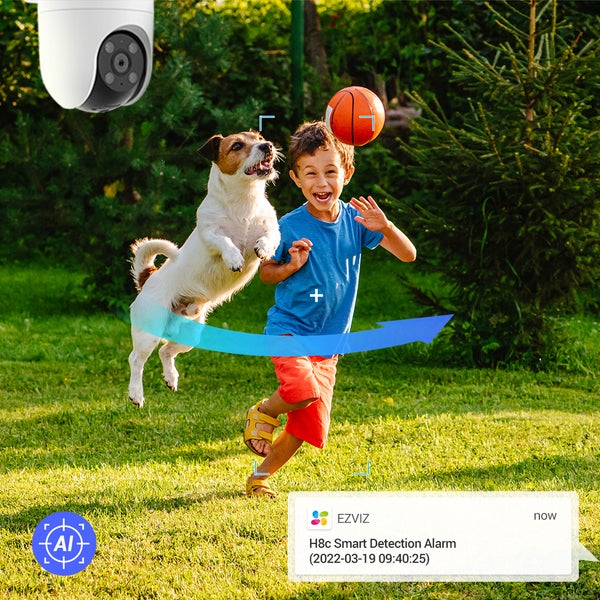EZVIZ H8c Überwachungskamera im Garten mit intelligenter Verfolgung und Erkennung von Personen und Tieren durch Künstliche Intelligenz.