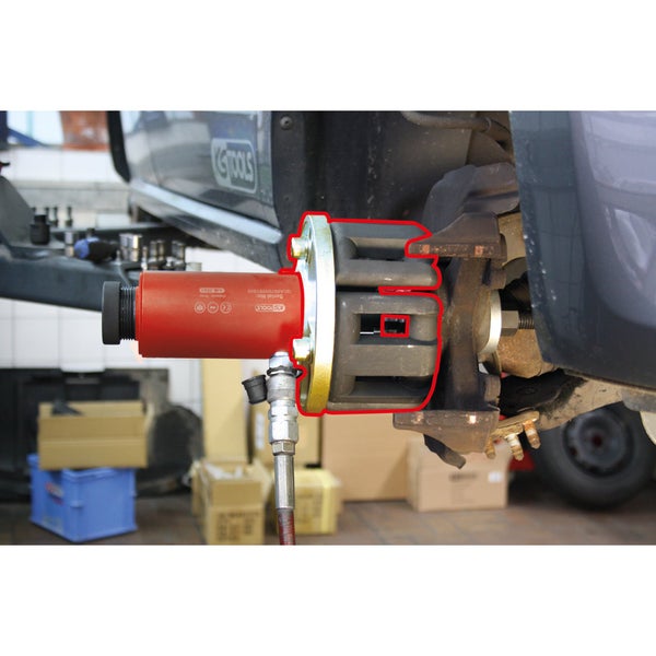 Hydraulischer Bremskolbenrücksteller im Einsatz am Fahrzeug