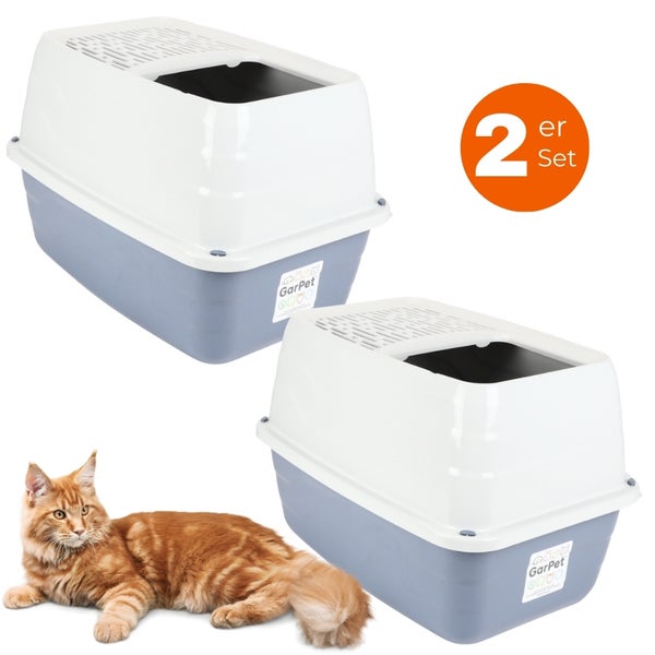 Zwei Katzentoiletten mit Haube im Set und eine Katze