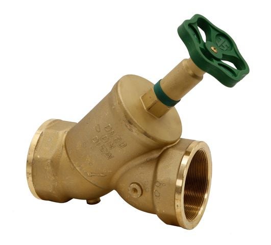 Schrägsitzventil aus Messing mit grünem Handrad.