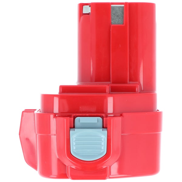 Rasen mit Düngemittel Granulat bedeckt