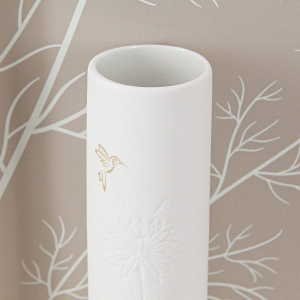 Weiße Vase mit Kolibri- und Blumenmotiv