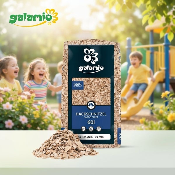galamio Logo, Sack mit 60 Litern Hackschnitzel, Körnung 5 bis 30 Millimeter, Fallschutz für Spielplätze, im Hintergrund spielende Kinder.