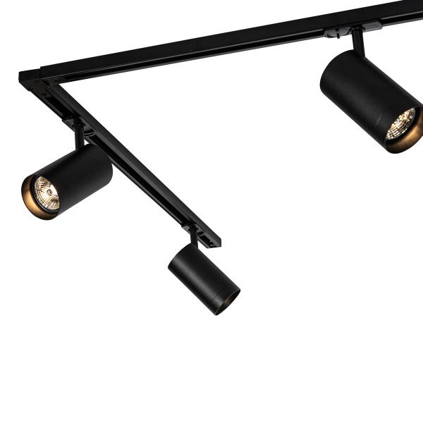 Schwarzes Schienensystem mit drei drehbaren LED Strahlern für eine flexible Beleuchtung