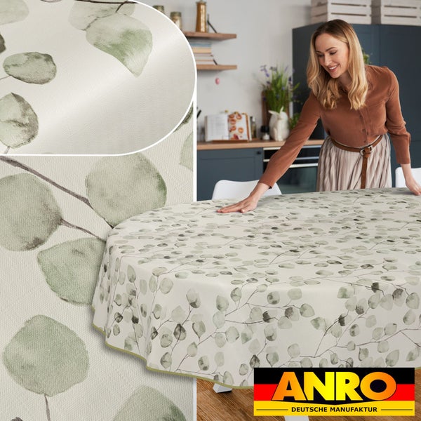 Runde Tischdecke mit Eukalyptusmuster in einer Küchenszenenansicht
