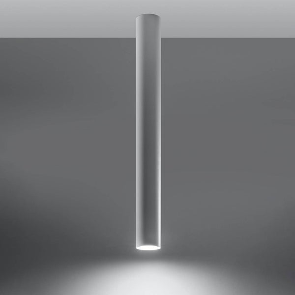 Moderne zylindrische Pendelleuchte mit langer Rohrform und nach unten gerichtetem Lichtstrahl.