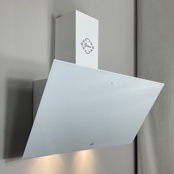 Wandhaube Gurari mit Glasschirm und Kaminabdeckung zur Dunstabzug in der Küche