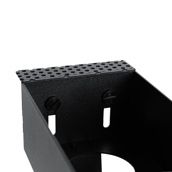 Schwarzer Metallwinkel mit perforierter Oberseite und zwei verstellbaren Schrauben in Langlöchern.