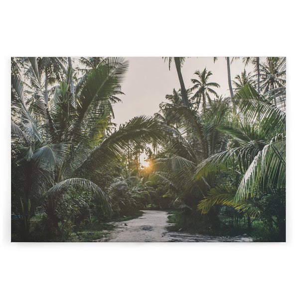 Wandbild mit Motiv eines Palmenhains bei Sonnenuntergang und einem Sandweg im Vordergrund.