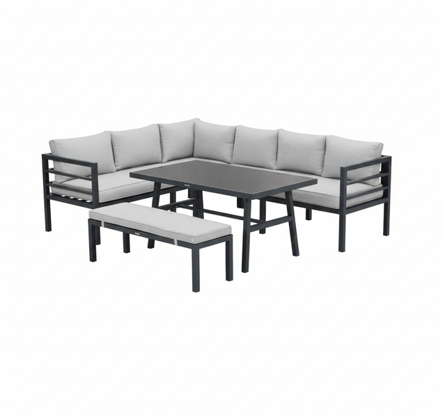 Garten-Lounge-Set bestehend aus einem Ecksofa, einem Esstisch mit Glasplatte und einer Sitzbank, Gestell aus dunklem Metall mit hellen Polstern.