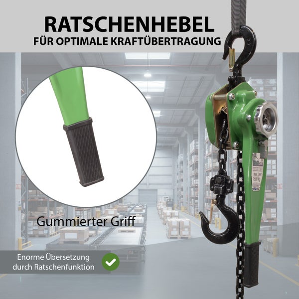 Hebelzug mit Ratschenfunktion und gummiertem Griff für eine maximale Traglast von 1500 Kilogramm in einem Lagerumfeld