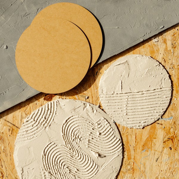 Runde MDF-Platten für Bastelarbeiten und Heimwerkerprojekte in verschiedenen Ansichten.