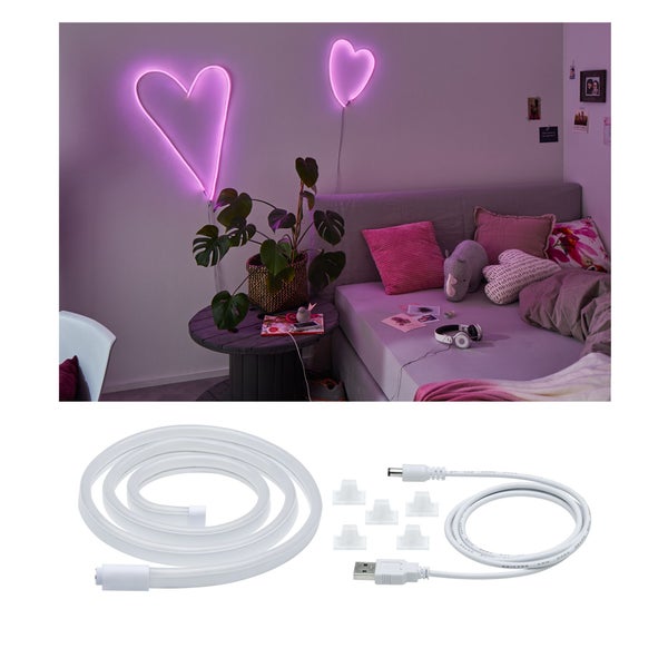 LED Lichtschlauch mit Herzmotiven im Schlafzimmer und Detailaufnahme von Kabel und Zubehör