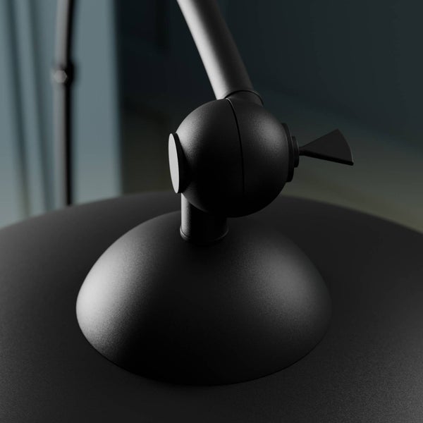 Detailaufnahme einer schwarzen Leuchte mit Einstellgelenk