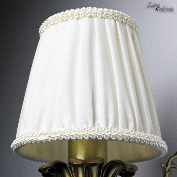 Lampenschirm aus Stoff mit gerafftem Design für eine Lampe