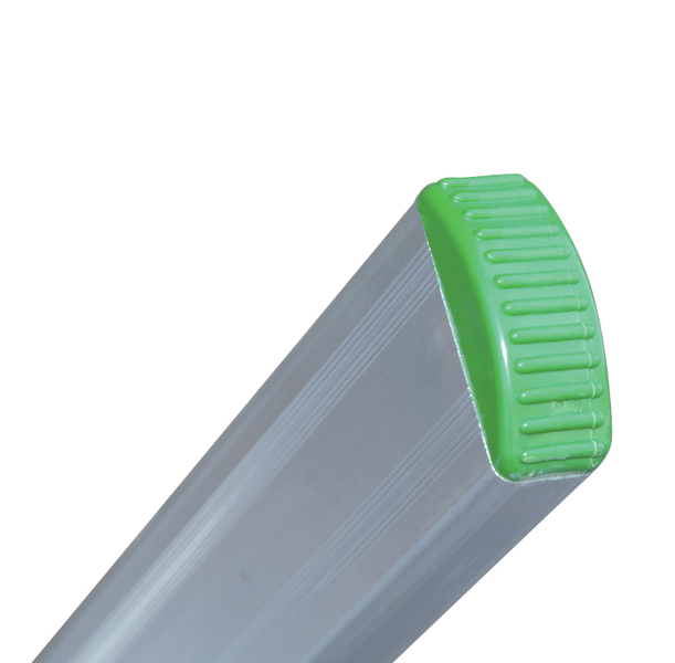 Detail einer Aluminiumleiter mit grüner Kunststoffkappe