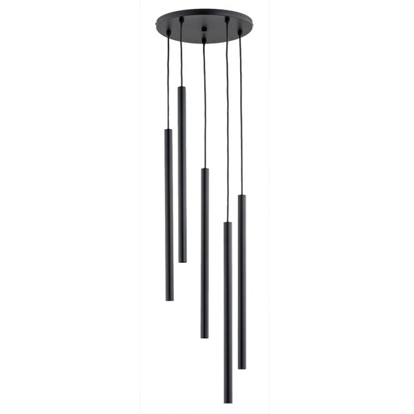 Moderne Pendelleuchte mit fünf zylindrischen Lichtelementen an einer runden Deckenhalterung in minimalistischem Design.
