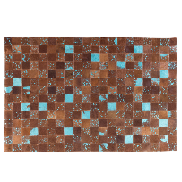 Rechteckiger Teppich aus zusammengesetzten Lederstücken im Patchwork Design mit dekorativem Muster.