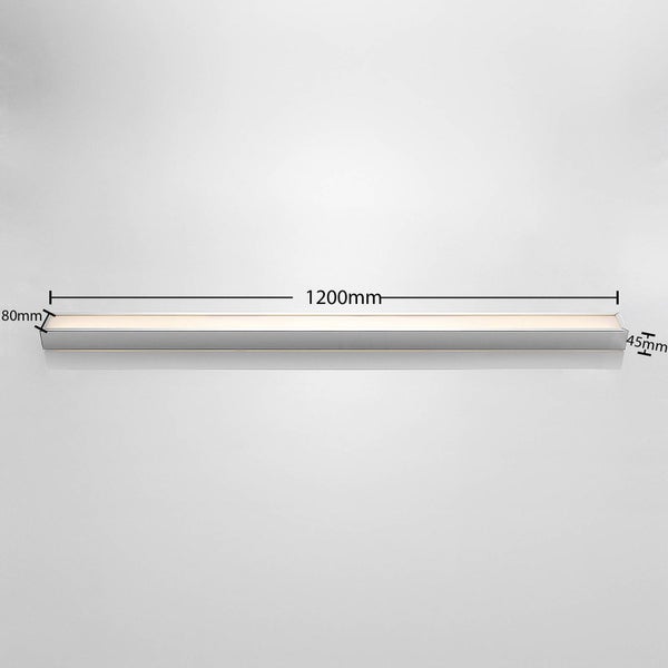 Schlanke LED-Leuchte mit den Maßen: Länge 1200 Millimeter, Breite 80 Millimeter und Höhe 45 Millimeter.