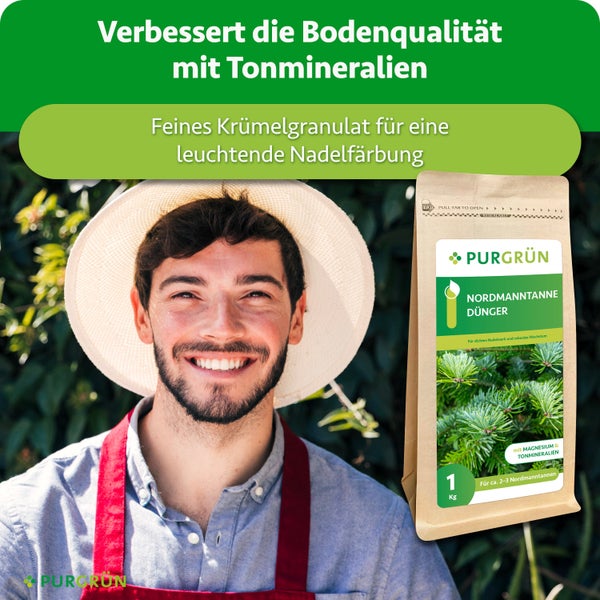 Ein lächelnder Gärtner mit Hut präsentiert eine Packung Purgrün Nordmanntannen Dünger mit Magnesium und Tonmineralien für kräftige Nadeln.