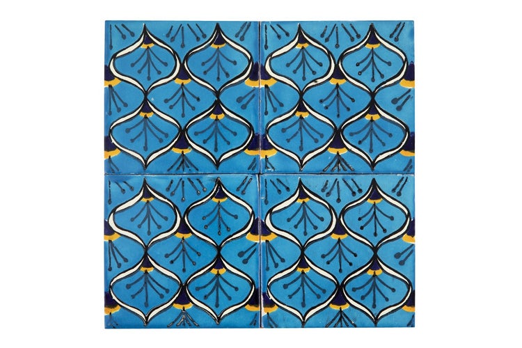 Vier blaue Fliesen mit Muster für den Innenbereich