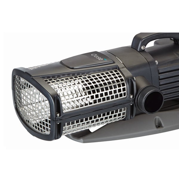 Oase Filter- und Bachlaufpumpe mit Edelstahl-Filterkorb, Saugstutzen und Tragegriff.