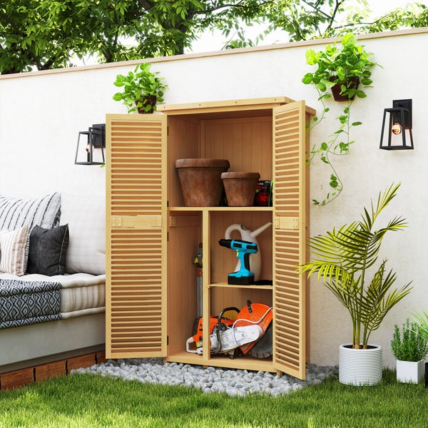 Gartenschrank aus Holz mit Lamellentüren und Maßangaben. Außenmaße 160 mal 87 mal 46,5 Zentimeter. Innenansicht mit Regalfächern.