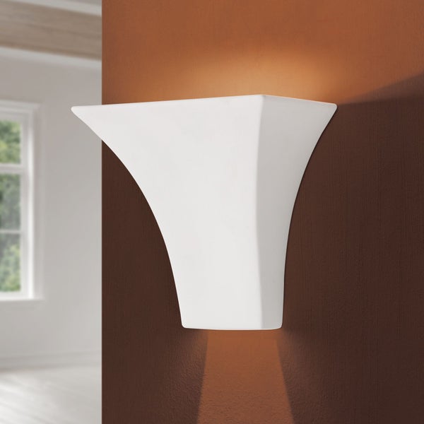 Moderne Wandleuchte aus Gips mit indirektem Lichtkegel nach oben und unten an einer Wand