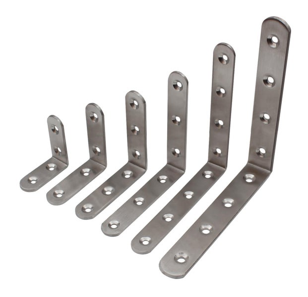 Verschiedene Winkelverbinder aus Metall mit Befestigungslöchern